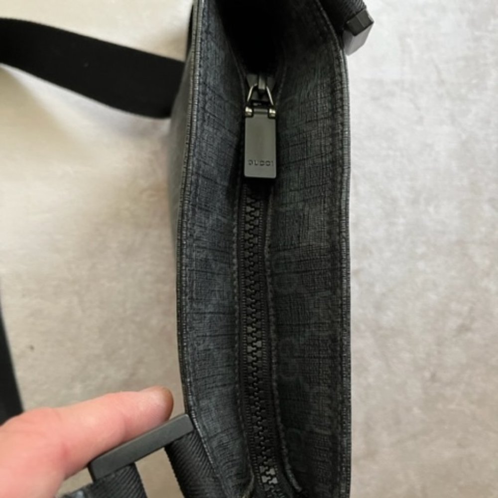 Gucci black leather cross-body bag - Picture 12 of 12